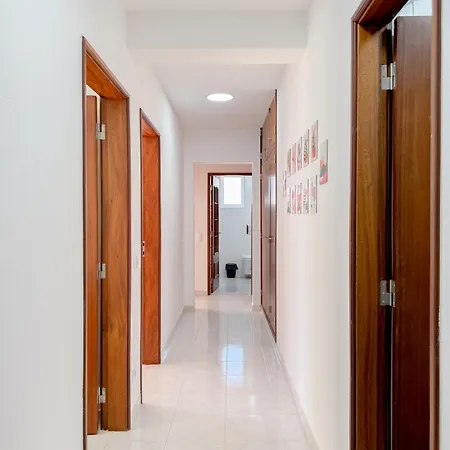 Апартаменты Urban Retreat With Easy Access #1892 Лагуш