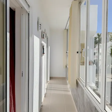 Апартаменты Urban Retreat With Easy Access #1892 Лагуш