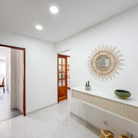 Urban Retreat With Easy Access #1892 Лагуш