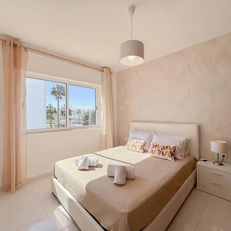 Urban Retreat With Easy Access #1892 Лагуш